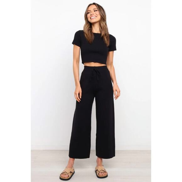 Petal + Pup Black Ribbed Crop top M/L - Picture 1 of 5
